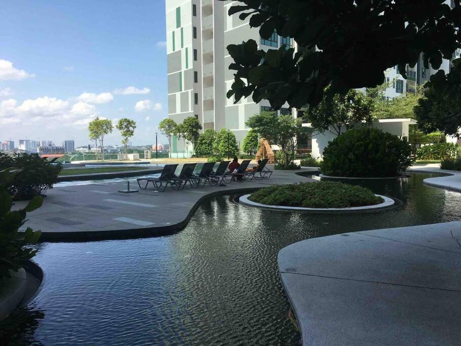 Homenest Jb City Poolview Suite By Cozy Home Johor Bahru Zewnętrze zdjęcie