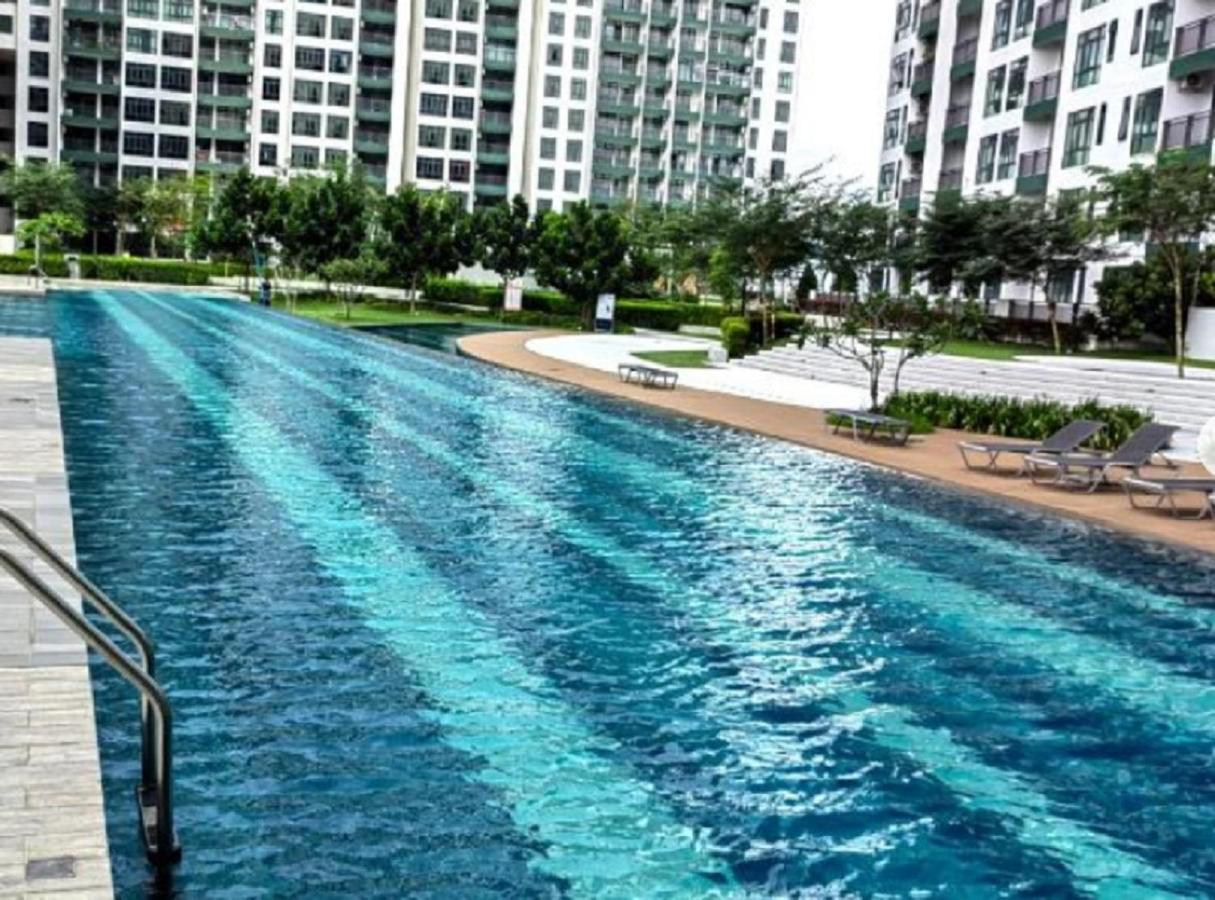 Homenest Jb City Poolview Suite By Cozy Home Johor Bahru Zewnętrze zdjęcie
